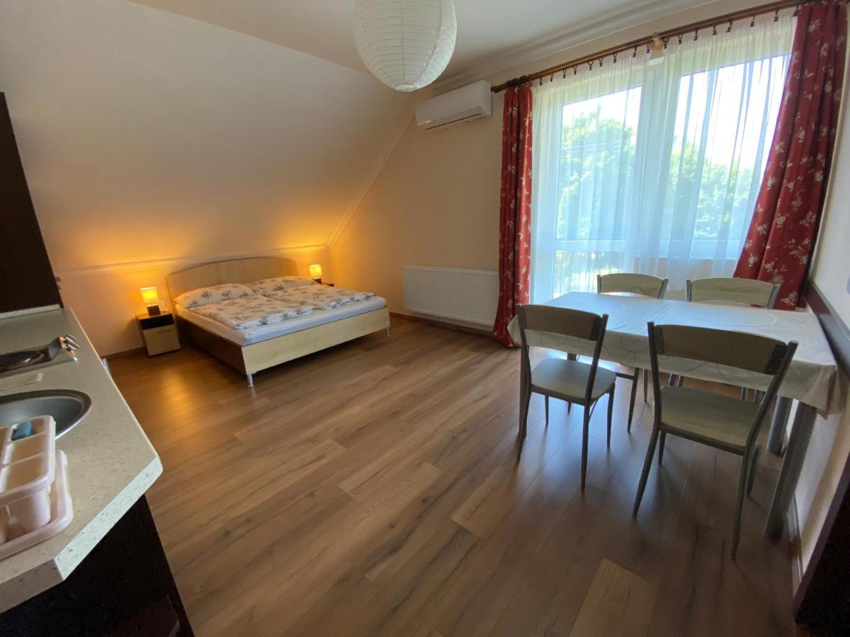Magyar Apartman Iii. Appartement Hajdúszoboszló Buitenkant foto