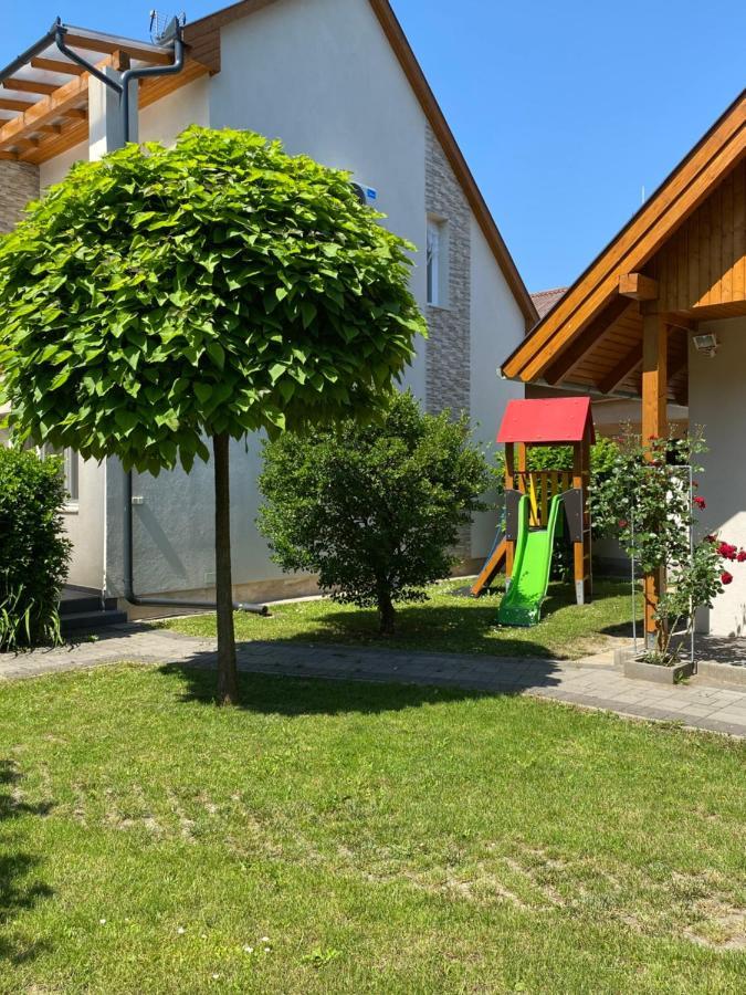 Magyar Apartman Iii. Appartement Hajdúszoboszló Buitenkant foto