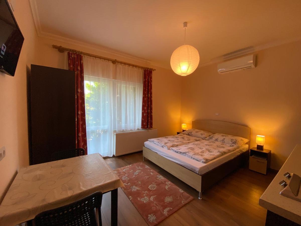 Magyar Apartman Iii. Appartement Hajdúszoboszló Buitenkant foto