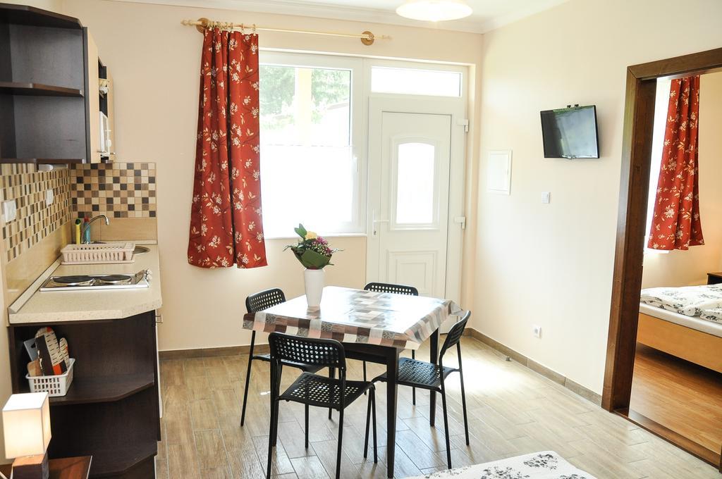 Magyar Apartman Iii. Appartement Hajdúszoboszló Buitenkant foto